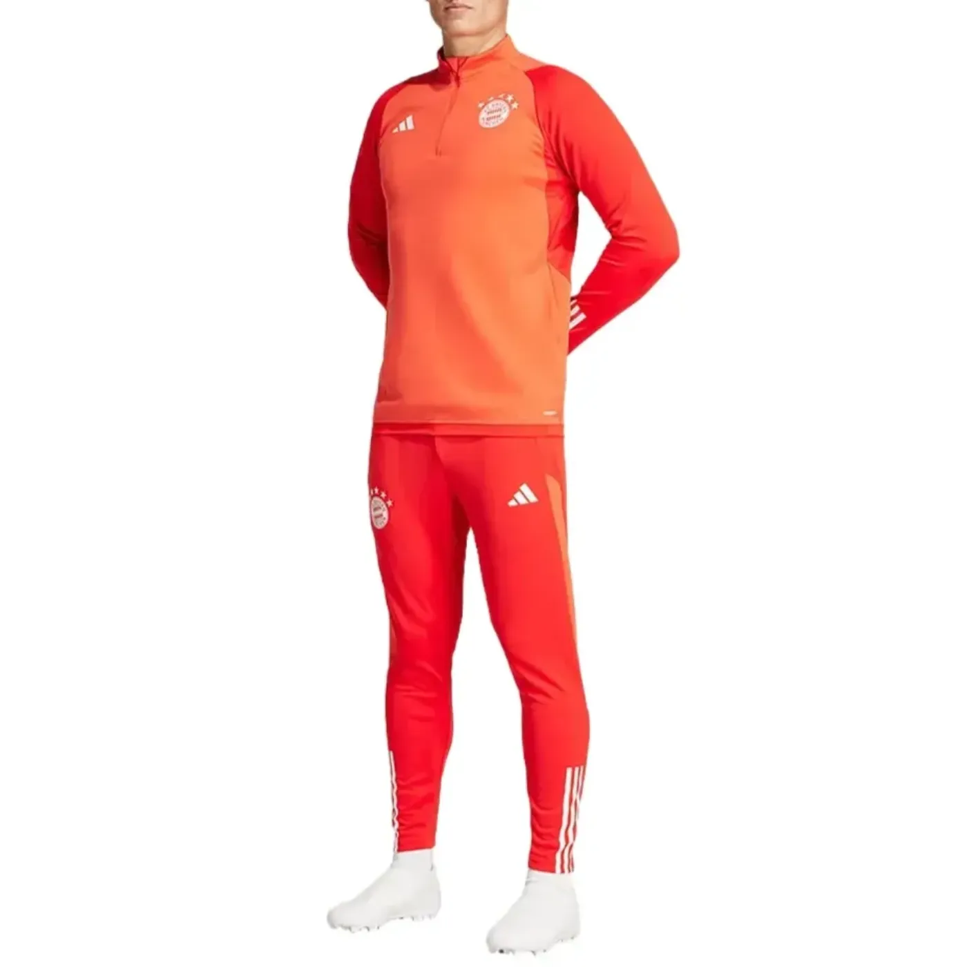Roter technischer Trainingsanzug Bayern München 2024 Adidas