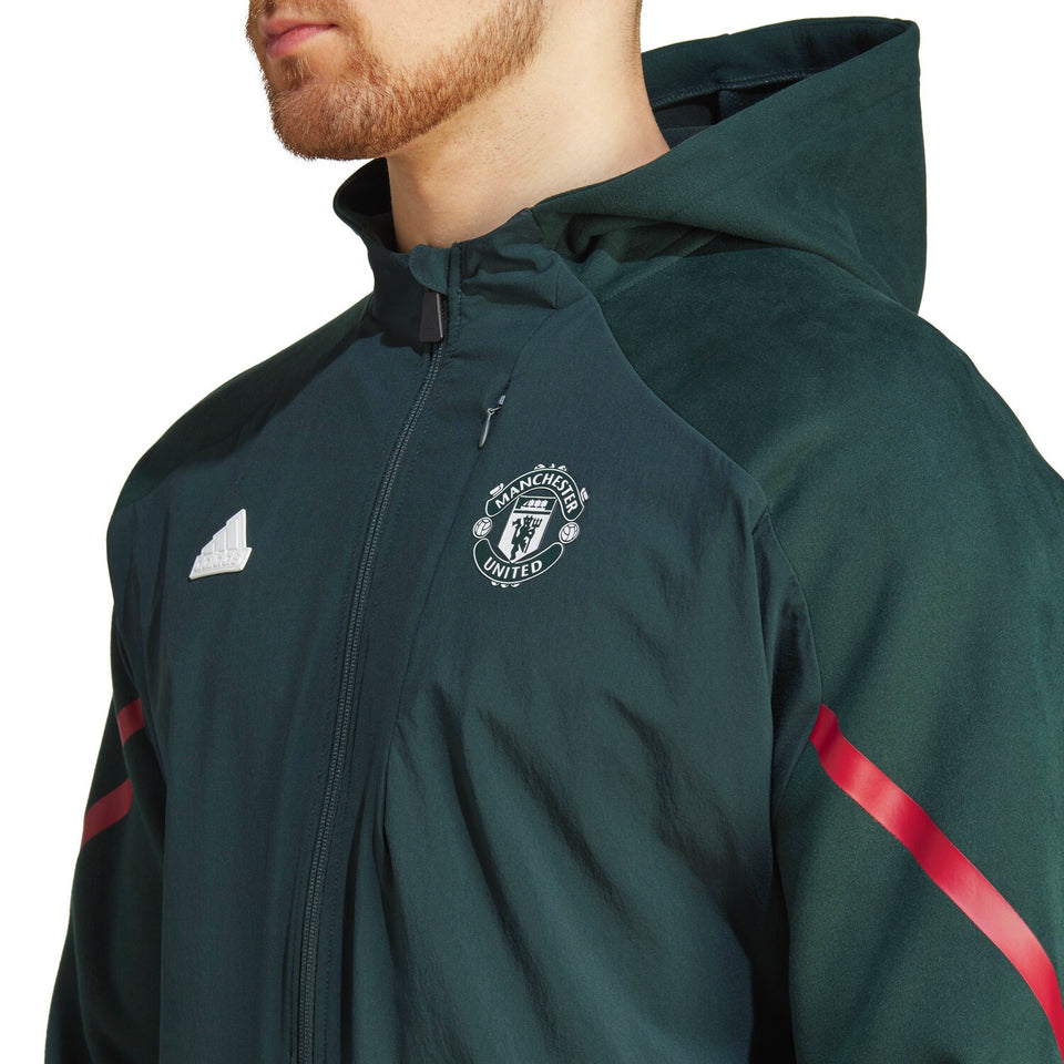 Adidas Man United pre-match suit with hood and team logo for soccer fans