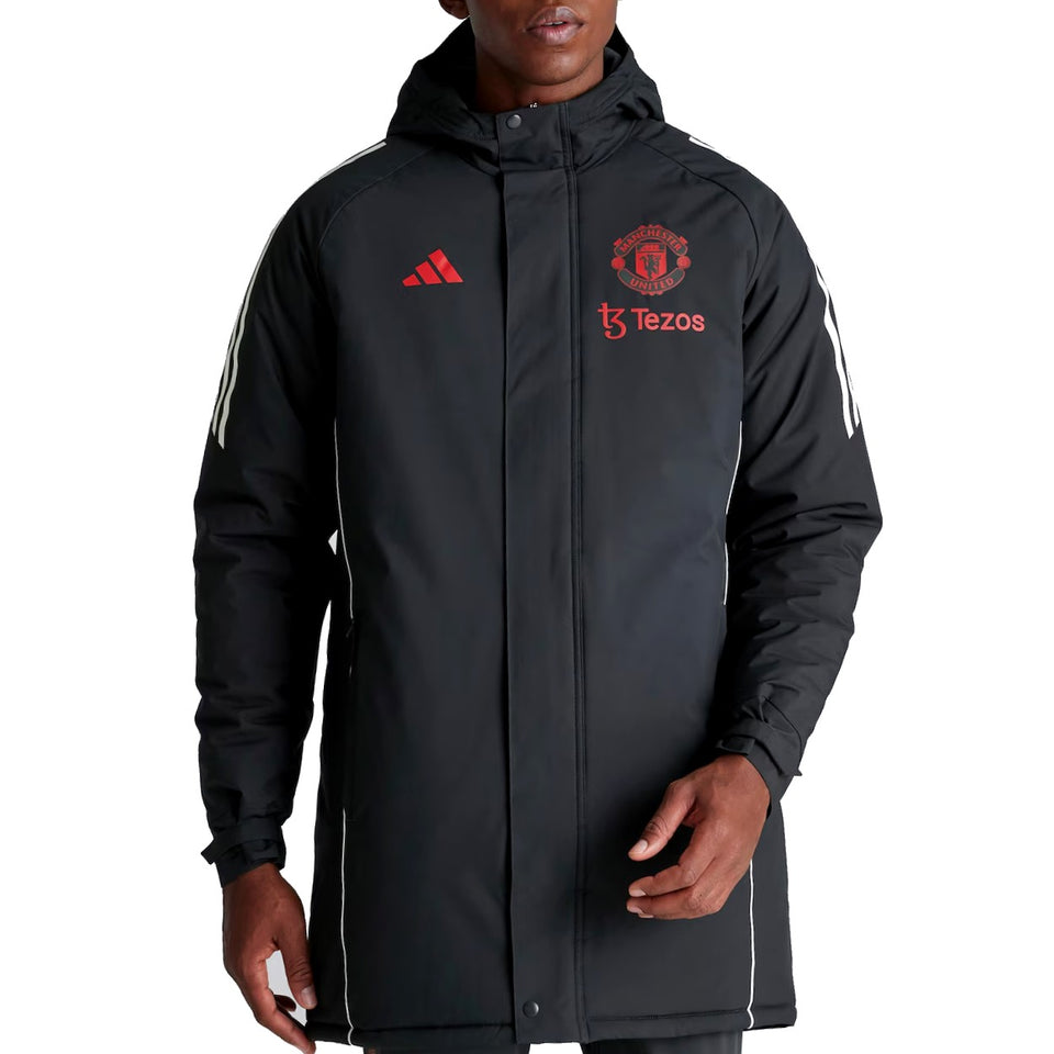 Adidas Manchester United black parka 2024 25 for fans, featuring team logo and hood for warmth