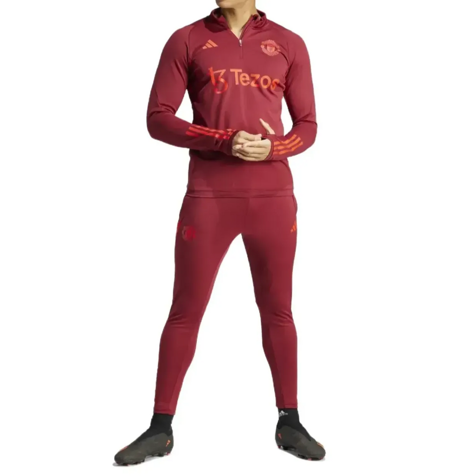 UCL Manchester United tracksuit Adidas in red featuring a zippered top and fitted bottoms for soccer fans