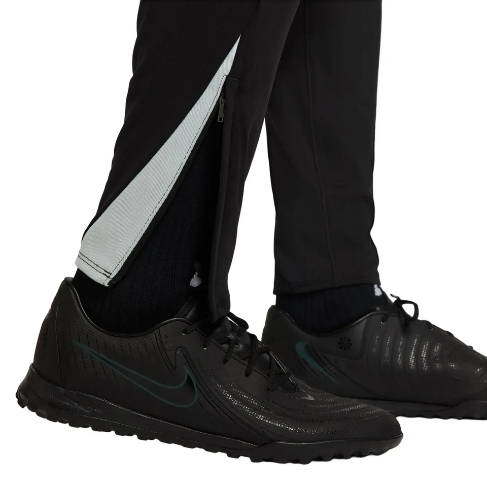 Close-up of black soccer training pants with zipper detailing, featuring the Chelsea Total 90 training tracksuit 2025