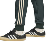 Juventus Adidas Originals sweat set 2025 26 featuring green tracksuit with black Adidas sneakers