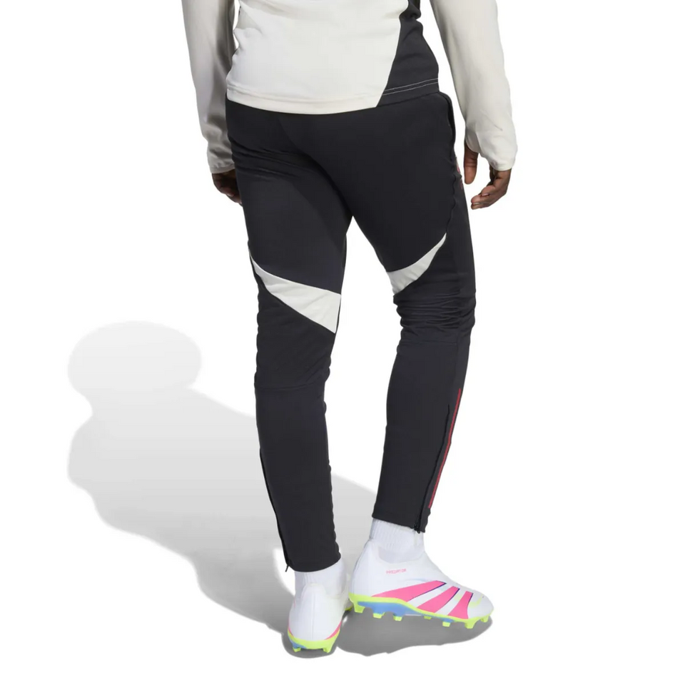 Kids Liverpool training tracksuit 2025 featuring stylish design and comfortable fit for young fans