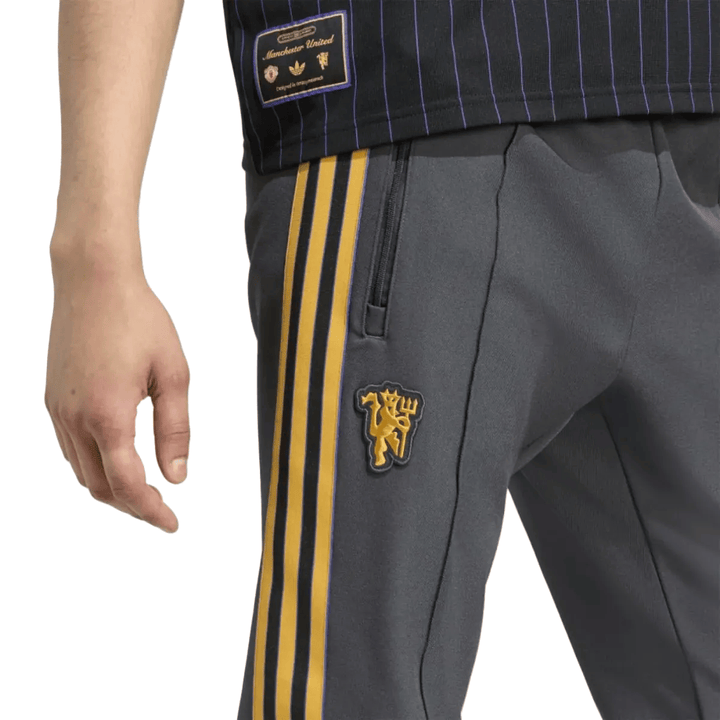 Manchester United Originals casual presentation sweat tracksuit 2025/26 - Adidas