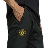 Manchester United black UCL tracksuit 2025 featuring the iconic club logo on the pants