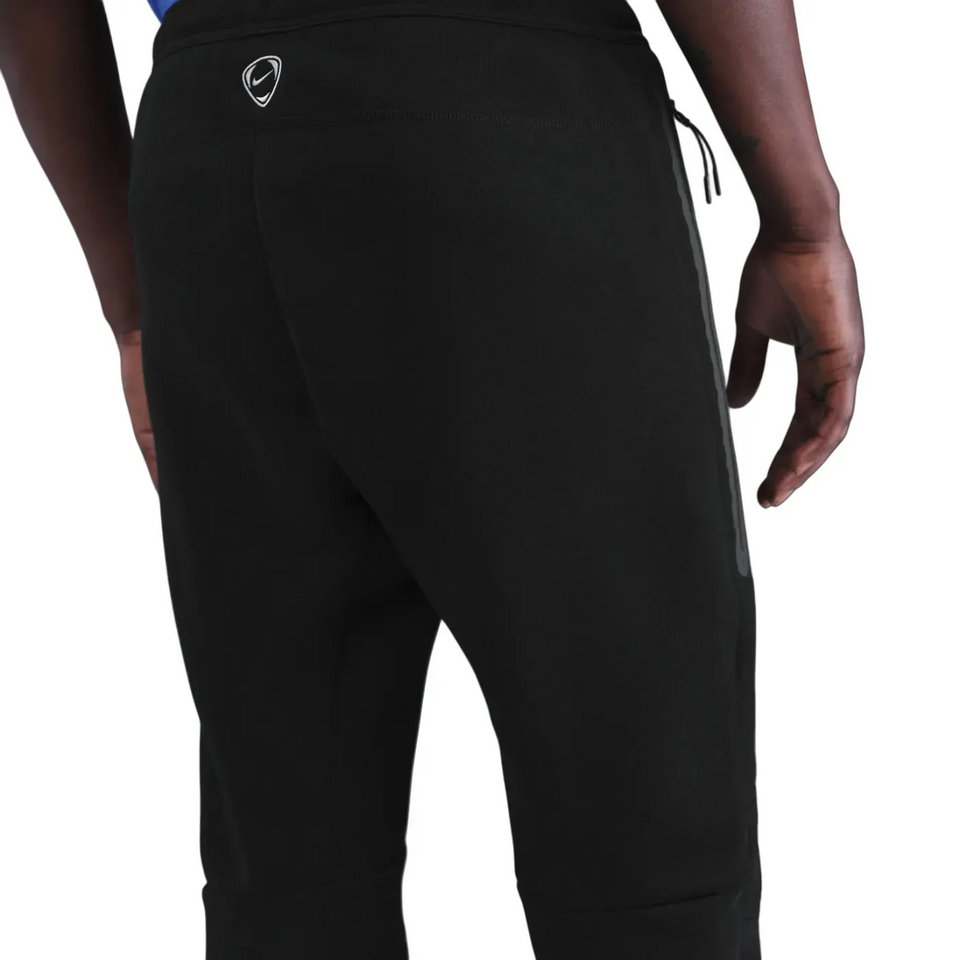 Men's Nike Chelsea tech fleece tracksuit 2025 26 in black with adjustable waistband on SoccerTracksuits.com