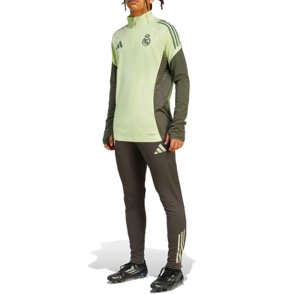 Men's Real Madrid training tracksuit 2025 featuring a lightweight design and stylish color combination