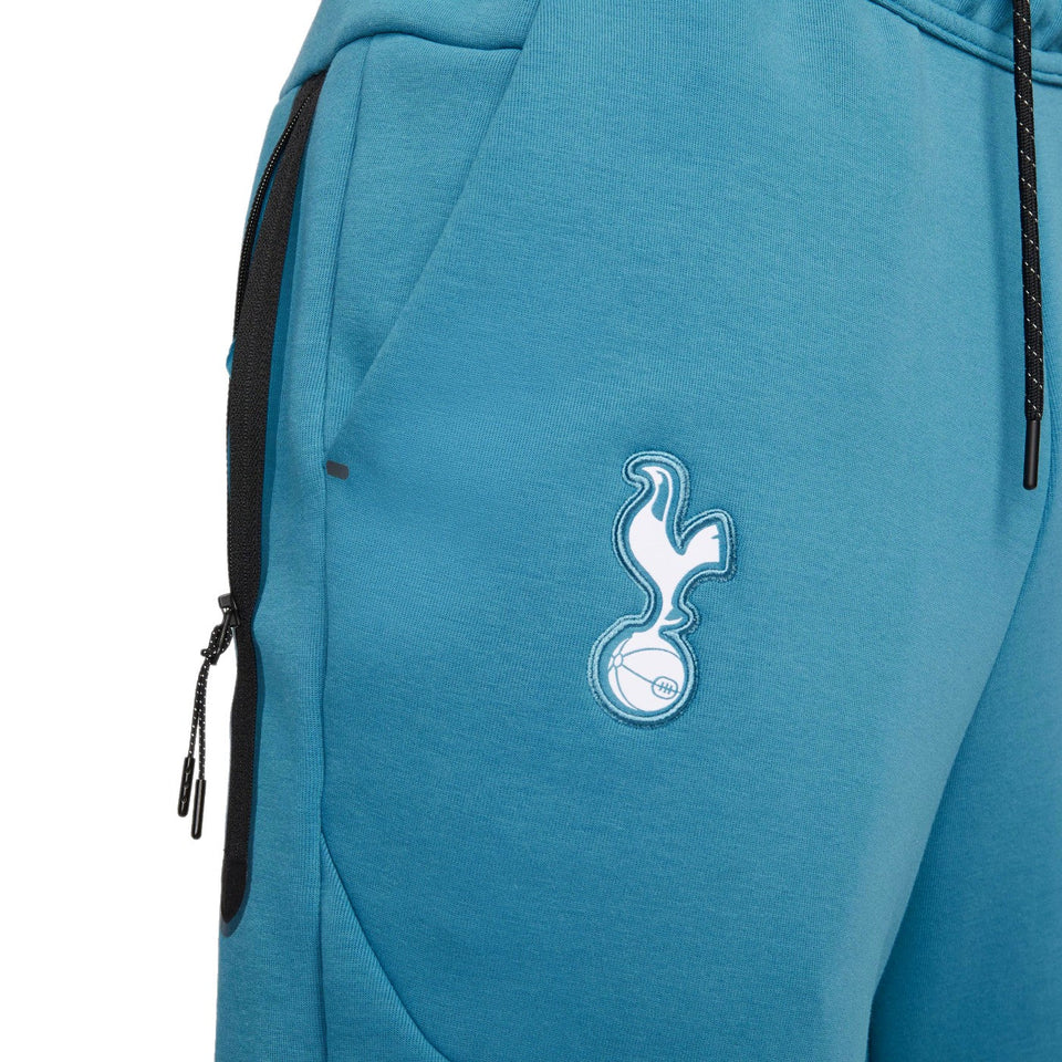 Tottenham Hotspur tech fleece pants 2022 with logo and pockets for comfortable wear