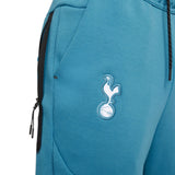 Tottenham Hotspur tech fleece pants 2022 with logo and pockets for comfortable wear