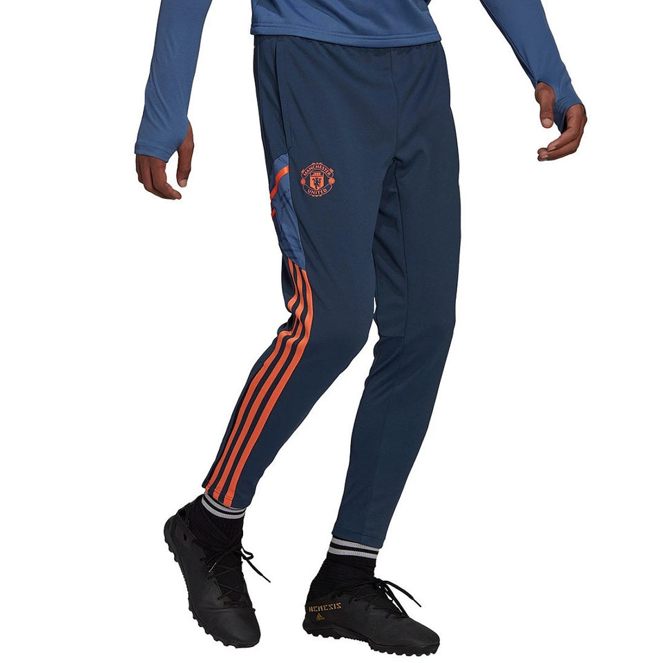 Manchester United training tracksuit 2022 23 featuring breathable fabric and sporty design for optimal performance