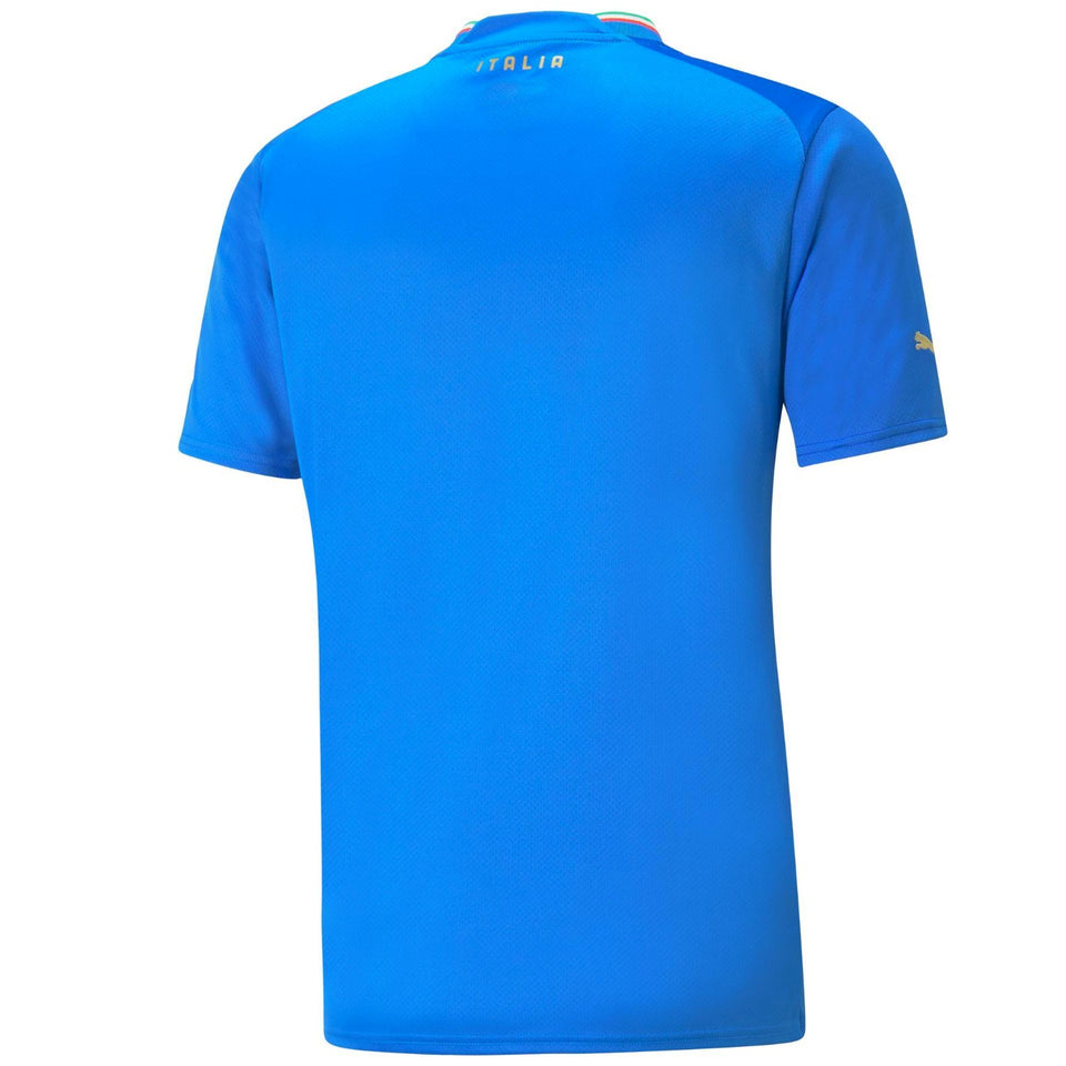 Back view of kids Italy soccer jersey 2022 in blue with short sleeves and Italia text on collar